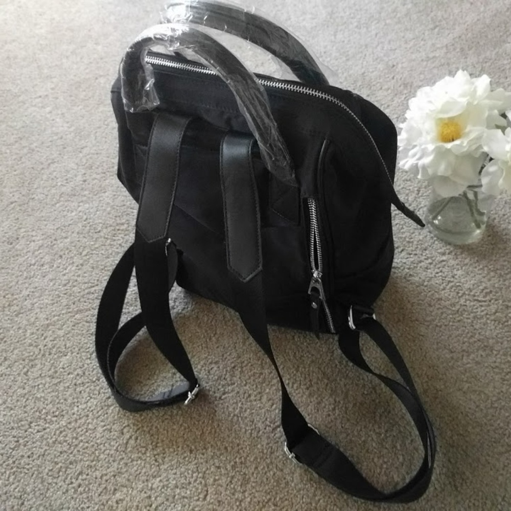 backpack - Picture 3 of 4
